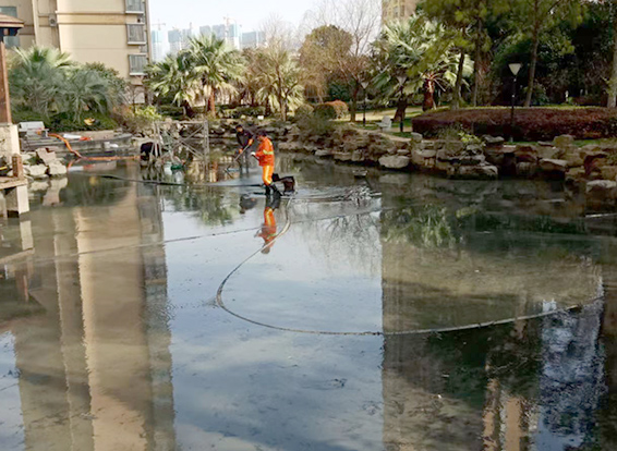 五营景观池淤泥清理